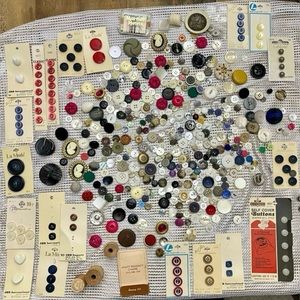 Lot of vintage sewing items